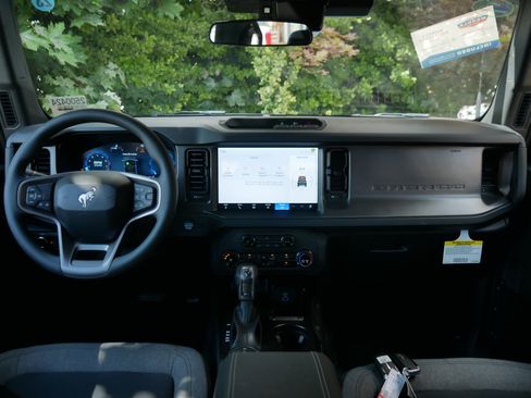 New 2025 Ford Bronco 4-Door image 9