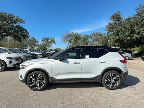Used 2021 Volvo XC40 T5 R-Design w/ Protection Package Premier image 3
