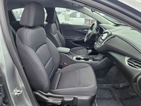 Certified 2025 Chevrolet Malibu LS image 33