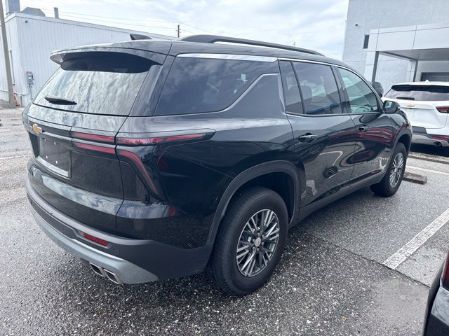 Used 2026 Chevrolet Traverse LT FWD image 2