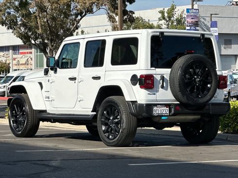Used 2022 Jeep Wrangler Unlimited Sahara AWD/4WD image 7