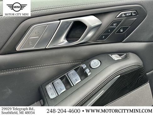 Used 2022 BMW X7 xDrive40i w/ M Sport Package AWD/4WD image 21