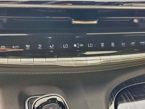 Used 2021 Cadillac Escalade ESV Sport AWD/4WD image 17
