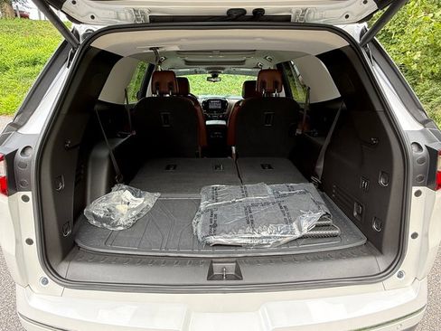 Used 2018 Chevrolet Traverse High Country w/ LPO, Floor Liner Package AWD/4WD image 21
