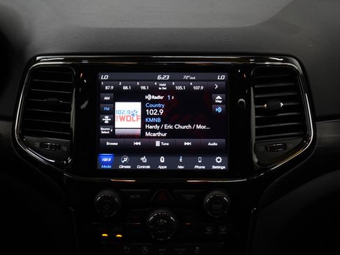 Used 2020 Jeep Grand Cherokee Altitude AWD/4WD image 15