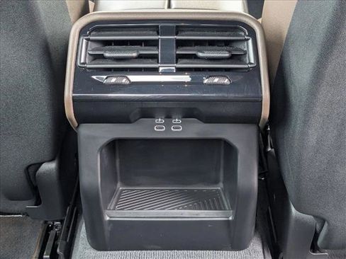 Used 2025 BMW 530i w/ Premium Package image 17