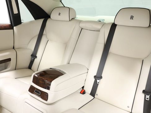 Used 2017 Rolls-Royce Ghost RWD image 3