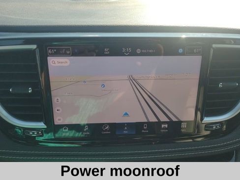 Used 2025 Chrysler Pacifica Limited image 9