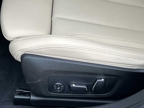 Used 2026 BMW 330i Sedan w/ Convenience Package RWD image 27