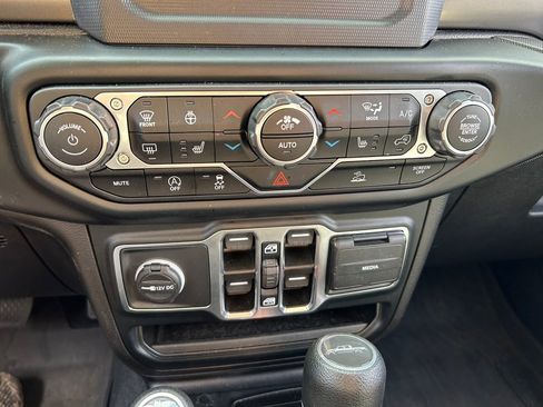Used 2023 Jeep Gladiator Sport AWD/4WD image 14