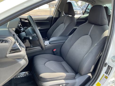 Used 2022 Toyota Camry LE w/ Convenience Package FWD image 17