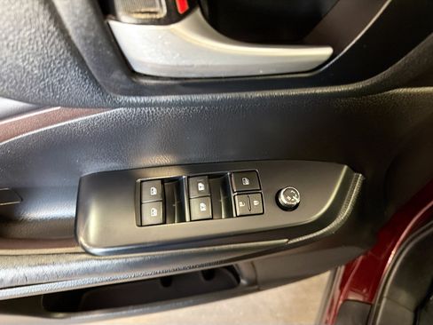 Used 2018 Toyota Highlander XLE AWD/4WD image 15