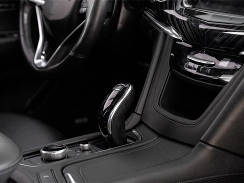 Used 2024 Cadillac XT6 Premium Luxury image 23