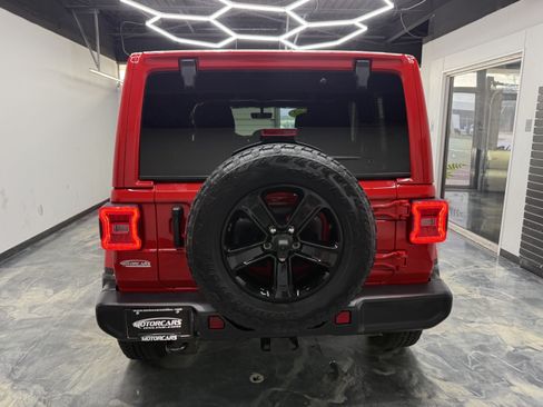 Used 2022 Jeep Wrangler Unlimited Sahara AWD/4WD image 4