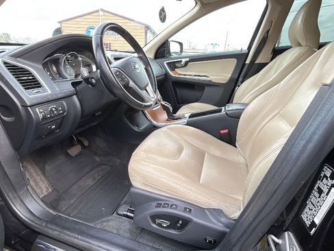 Used 2017 Volvo XC60 T5 Inscription w/ Preferred Option Package image 2