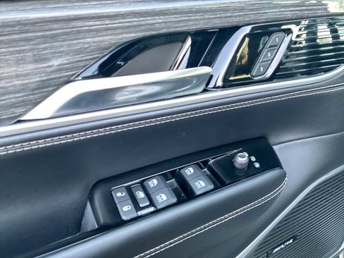 Used 2022 Jeep Wagoneer Series II image 23