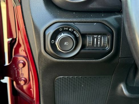 Used 2021 Jeep Wrangler Unlimited Sahara AWD/4WD image 18