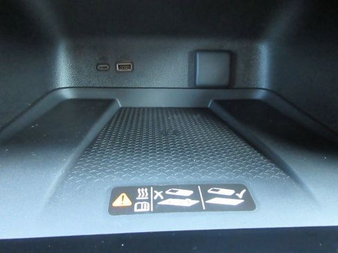 New 2026 Chevrolet Traverse LT w/ Sun and Wheel Package FWD image 29