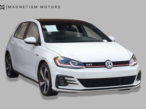 Used 2018 Volkswagen Golf 4-Door FWD image 7