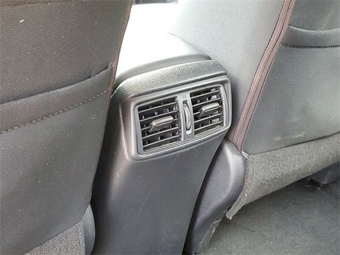 Used 2018 Nissan Rogue S image 5