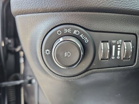 Used 2021 Jeep Compass Latitude FWD image 29