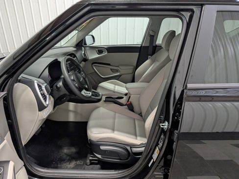 Used 2025 Kia Soul LX w/ LX Technology Package image 13