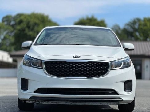 Used 2016 Kia Sedona L FWD image 2