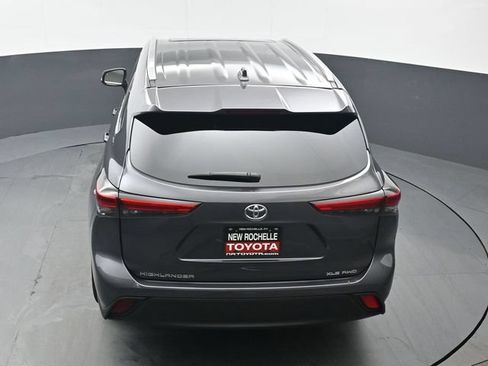 Used 2023 Toyota Highlander XLE AWD/4WD image 43