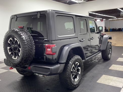 Used 2025 Jeep Wrangler Unlimited Rubicon AWD/4WD image 18