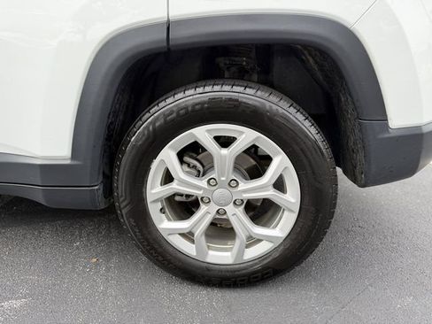 Used 2024 Jeep Compass Latitude AWD/4WD image 36
