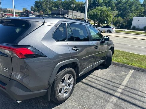 Used 2022 Toyota RAV4 XLE AWD/4WD image 8