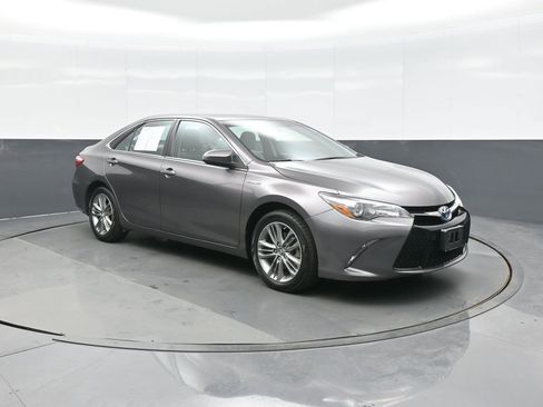 Used 2015 Toyota Camry SE image 1