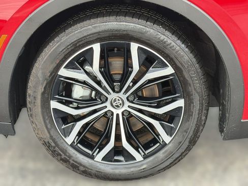 Certified 2024 Toyota Crown AWD/4WD image 13