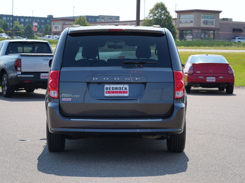 Used 2016 Dodge Grand Caravan R/T FWD image 4