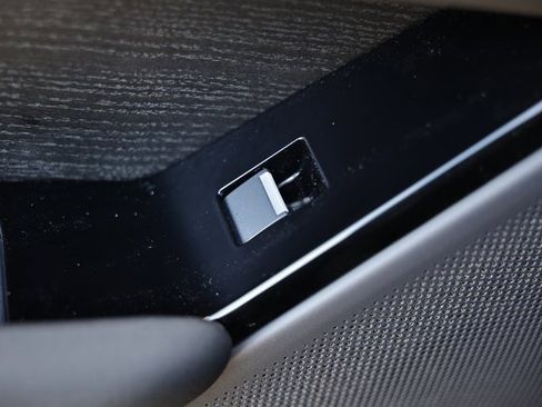 New 2026 Land Rover Range Rover Velar Dynamic SE image 32