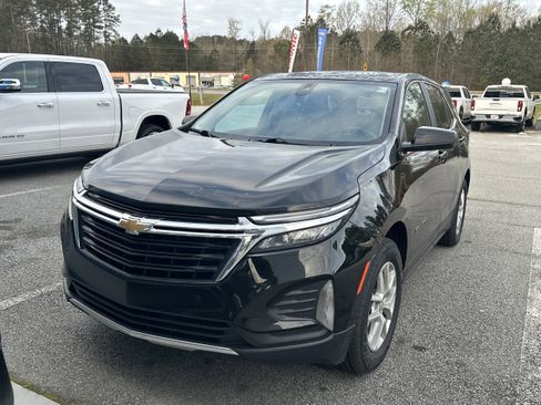 Used 2024 Chevrolet Equinox LT image 3