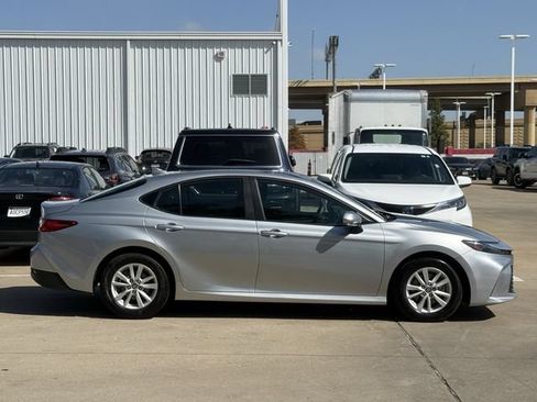 Used 2025 Toyota Camry LE FWD image 3