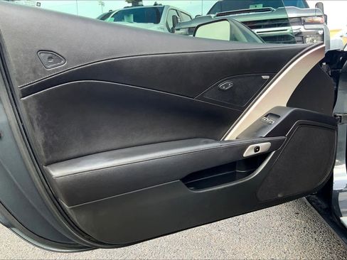 Used 2018 Chevrolet Corvette Stingray Coupe w/ Carbon Flash Badge Package image 17