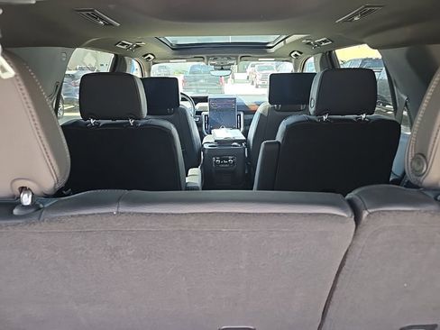 Used 2025 GMC Yukon Denali w/ Denali Reserve Package AWD/4WD image 10