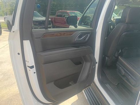 Used 2023 Chevrolet Suburban Premier AWD/4WD image 41