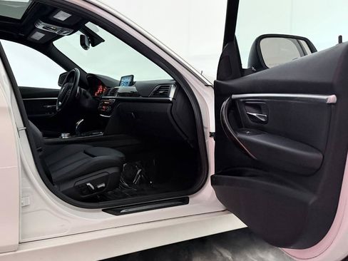 Used 2017 BMW 330i xDrive Sedan AWD/4WD image 23