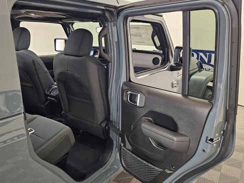 New 2026 Jeep Gladiator Sport image 33