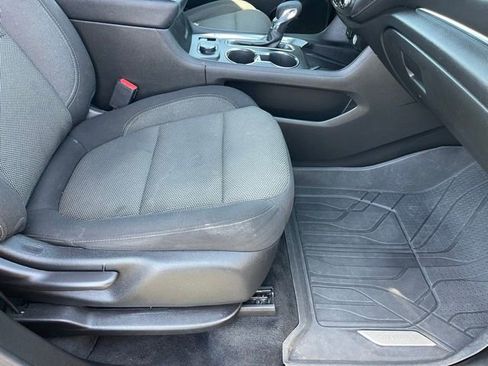 Used 2023 Chevrolet Traverse LT w/ Rear Camera Mirror Package image 14