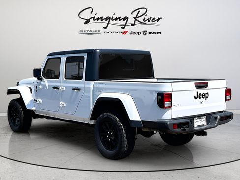 Used 2021 Jeep Gladiator Sport AWD/4WD image 4