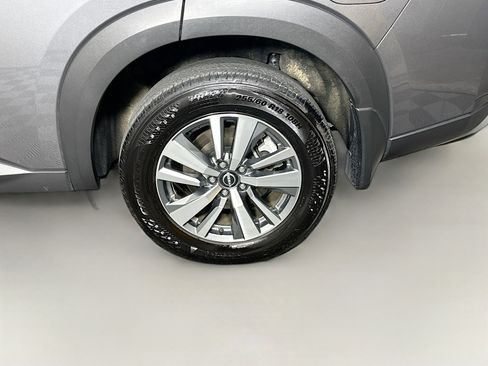 Used 2025 Nissan Pathfinder SL AWD/4WD image 11