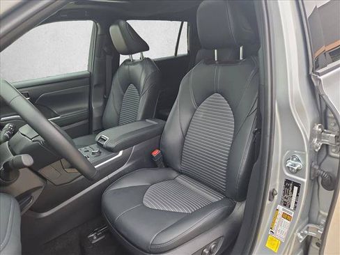 Used 2025 Toyota Highlander XSE AWD/4WD image 16