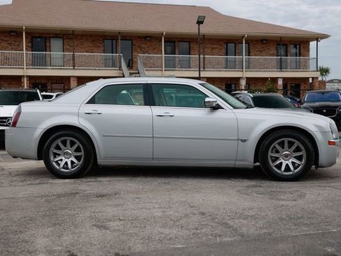 Used 2005 Chrysler 300 C w/ Protection Group II image 15