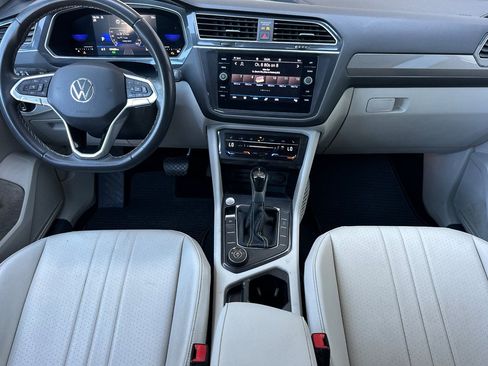 Used 2023 Volkswagen Tiguan SE AWD/4WD image 15