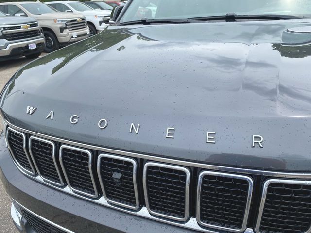 Used 2024 Jeep Wagoneer Series III w/ Premium Group I AWD/4WD image 11