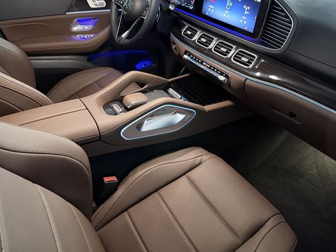 New 2026 Mercedes-Benz GLS 450 4MATIC image 16